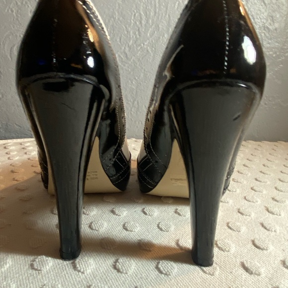 Vintage KAROLYN Black and white Spectator Pumps - Picture 3 of 16